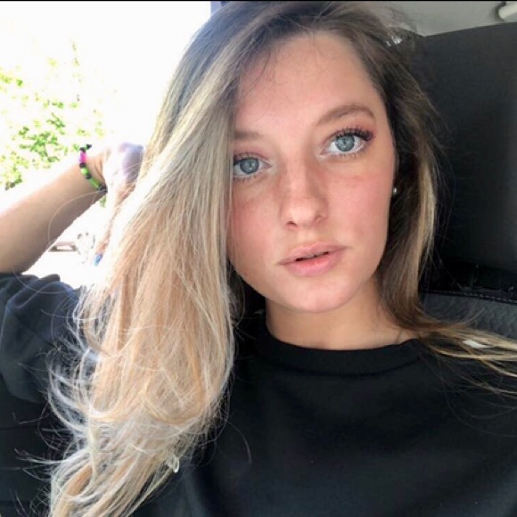 Meet your Posher, Jessica - Picture 3 of 3